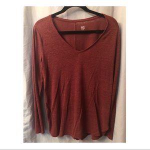 Long sleeve maroon top